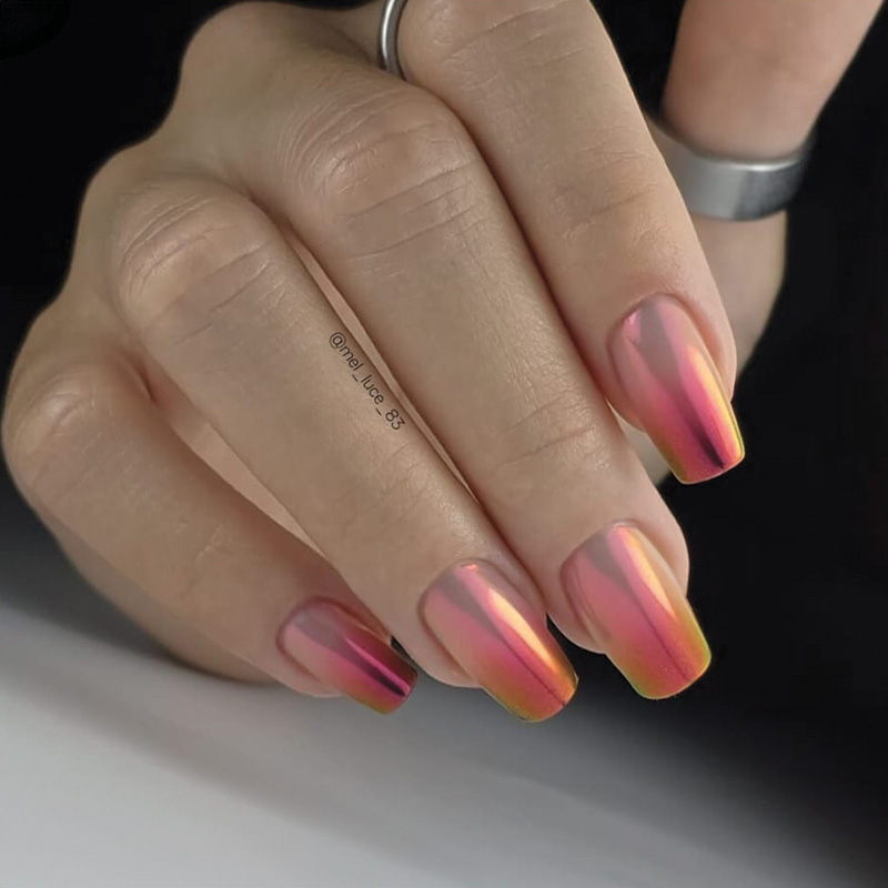 Formation Babyboomer et dégradés : réalisation d’ongles avec effet dégradé rose orangé et finition lisse professionnelle.